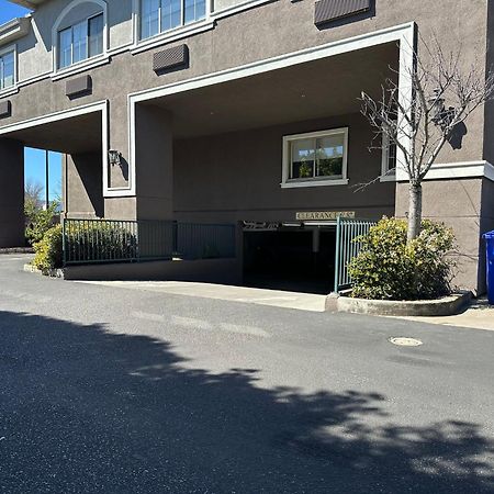 Holiday Inn Express & Suites Mountain View, An Ihg Hotel Exterior photo