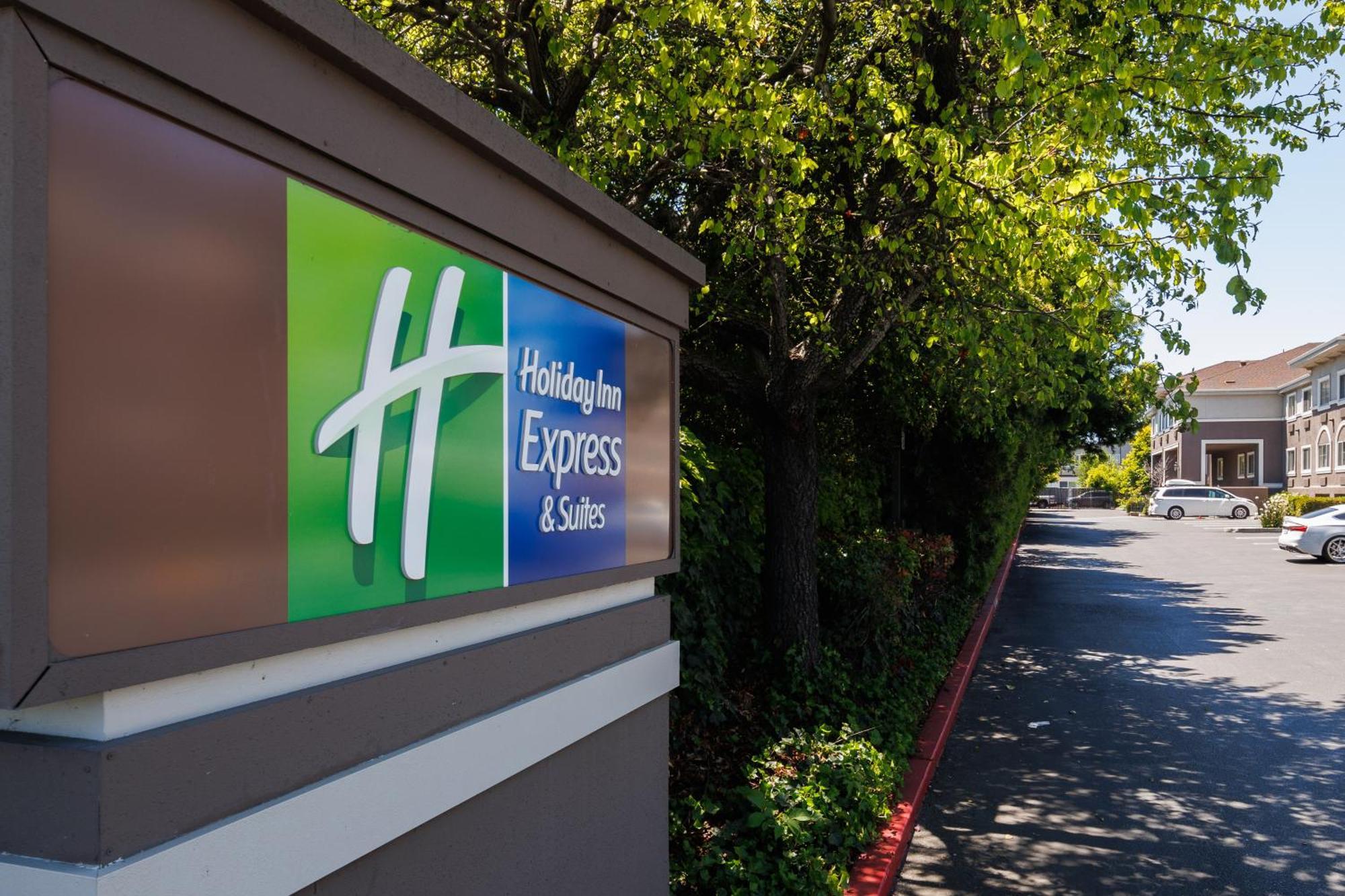 Holiday Inn Express & Suites Mountain View Silicon Valley By Ihg Exterior photo