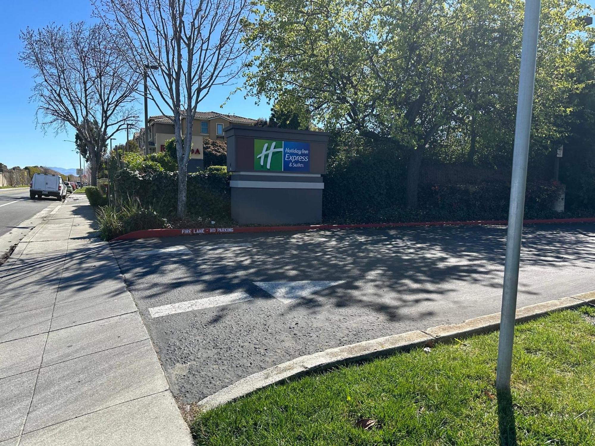 Holiday Inn Express & Suites Mountain View, An Ihg Hotel Exterior photo