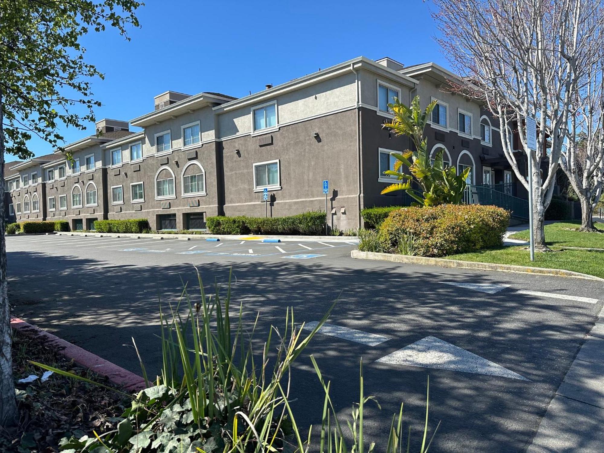 Holiday Inn Express & Suites Mountain View, An Ihg Hotel Exterior photo