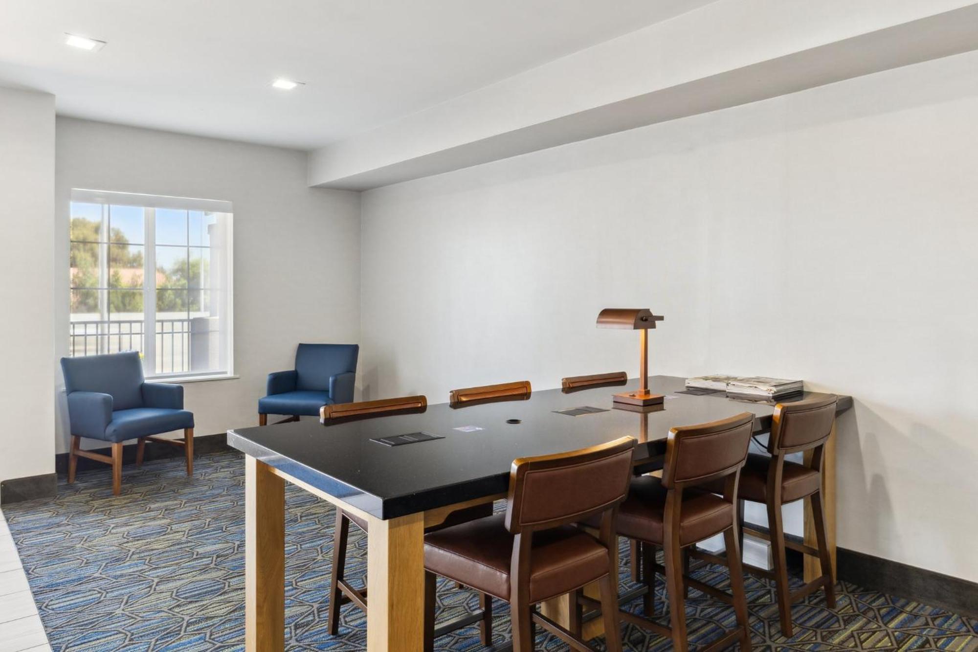 Holiday Inn Express & Suites Mountain View Silicon Valley By Ihg Exterior photo