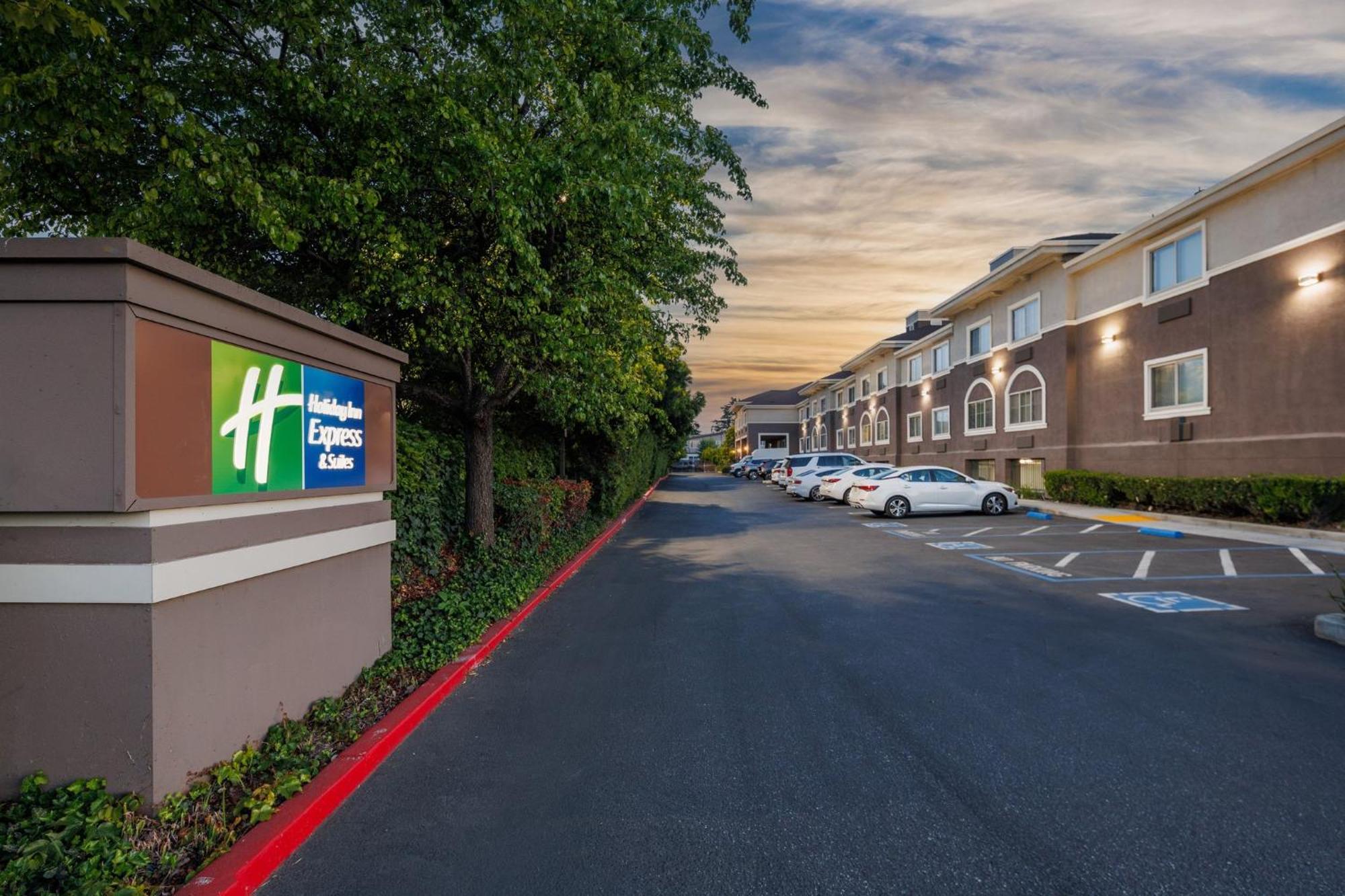 Holiday Inn Express & Suites Mountain View Silicon Valley By Ihg Exterior photo